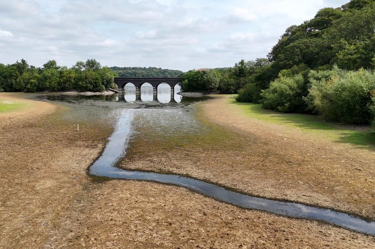 Low water level on the Wye between Glasbury and Hay