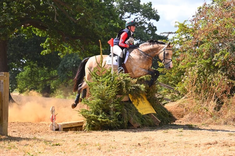 Libby Wenden leaps to victory aboard Dunloughlan