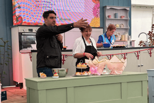 Karen from Caption Catering with TV presenter Chris Bavin at the Malvern Autumn Show, where she won Best in Business and demonstrated her buttercream flower skills on stage.